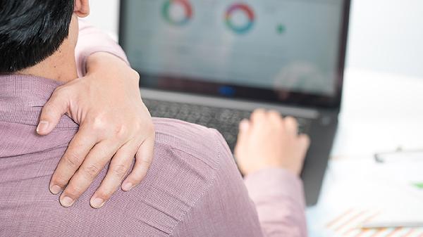 颈椎病导致肌肉萎缩怎么治疗