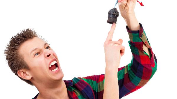 睡觉时突然身体抽搐是为什么