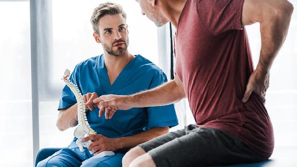 腰间盘突出压迫神经有哪些典型表现