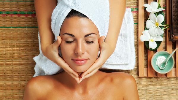 用热水洗脸真的有害吗