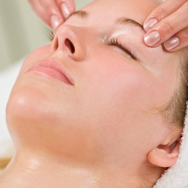 用矿泉水洗脸有什么好处 5个注意事项别忽视