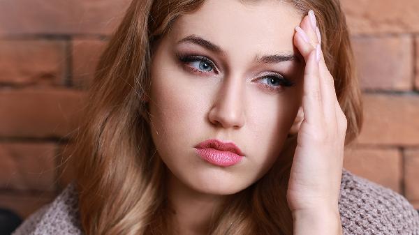 缺血性脑中风有哪些典型表现？