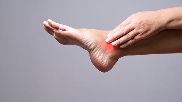 手脚经常发麻可能是哪些原因引起的