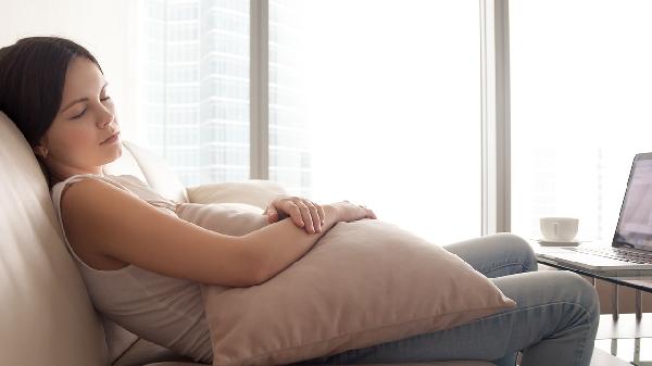 晚上睡觉时手发麻疼痛的原因有哪些