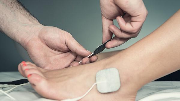 左脚大拇指发麻是怎么回事