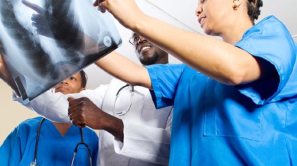 为什么医生要在屁股上打针