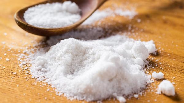 食盐洗脸有什么好处真的能变细腻吗