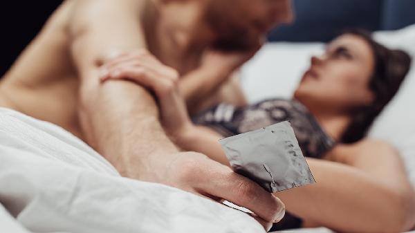 避孕套开口处的橡胶会漏液体吗